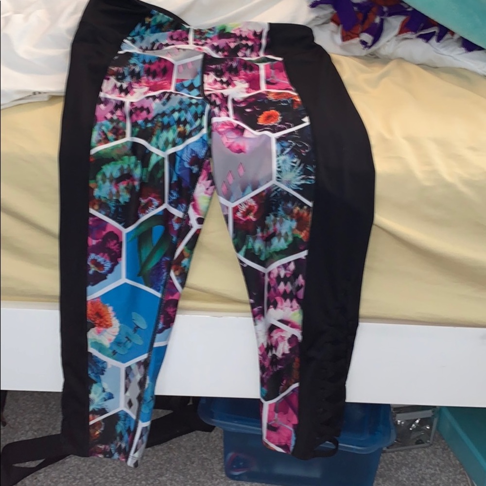 Capri leggings with cut outs